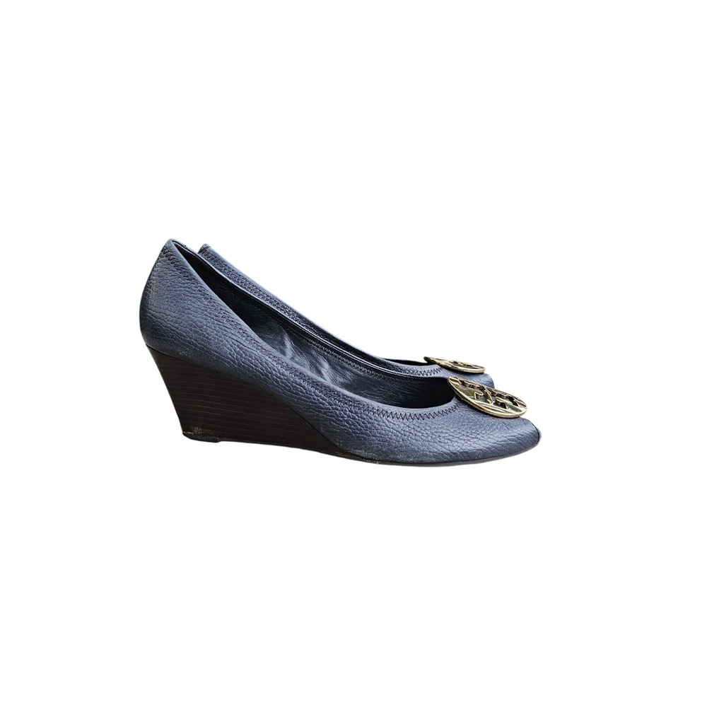 Tory Burch Sally Wedge Pumps 11 Navy Blue Pebbled Leather Peep Toe Logo Classic